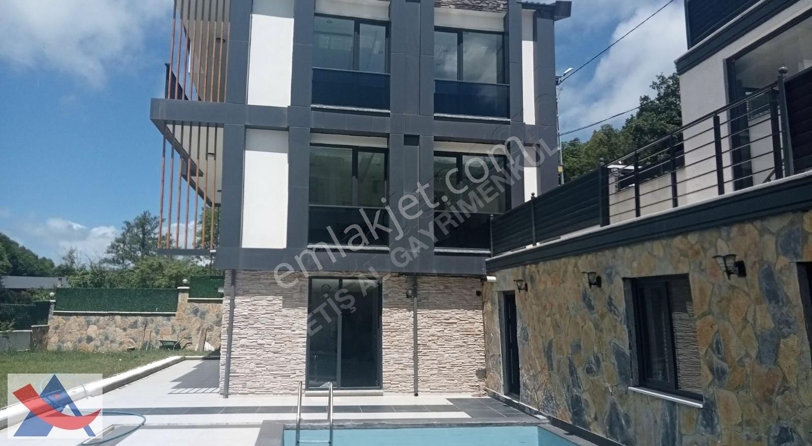 Şile Kızılcaköy De Muhteşem Doğa Manzaralı 350 M2 6+1 Lüks Villa