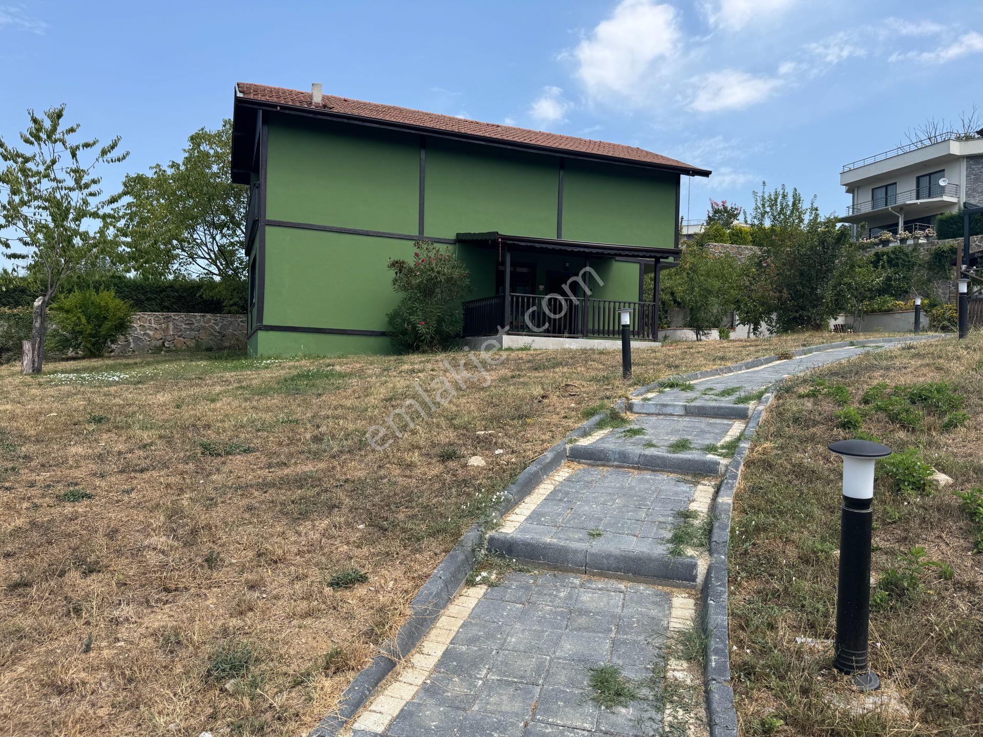 Sapanca’da Site İçinde Satılık Göl Manzaralı Bahçeli Müstakil Villa.. - Görsel 16