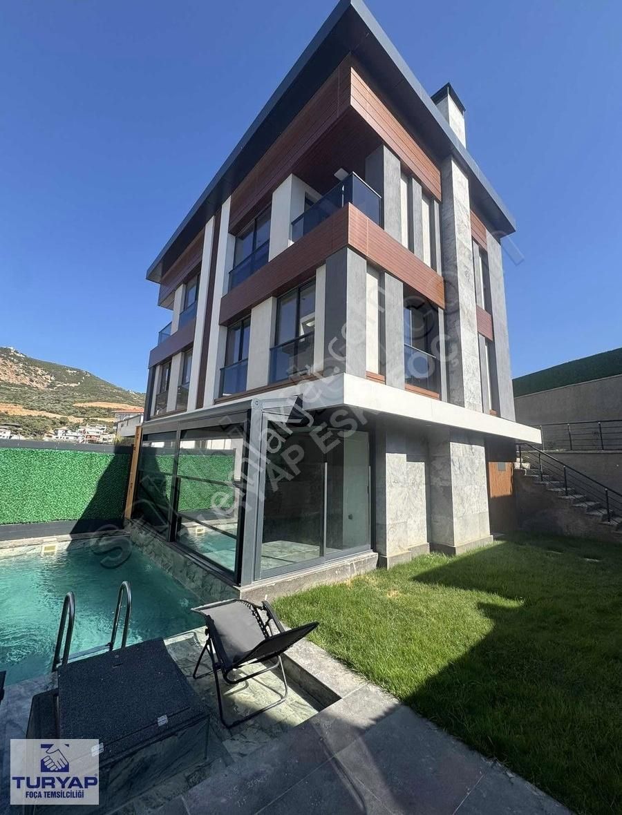 Turyap Foça'dan Satılık Havuzlu Asansörlü Lüks Villa - Görsel 21