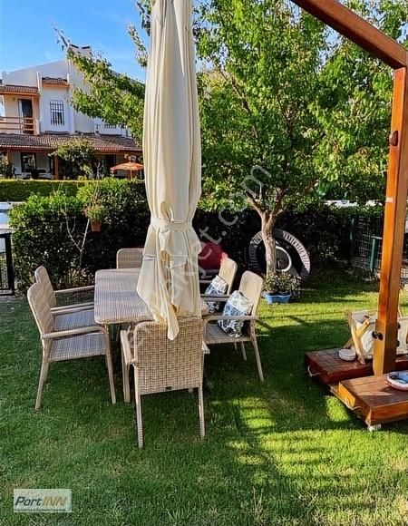 Alaçatı Çamlık Yolda Kiralık Dubleks Yazlık