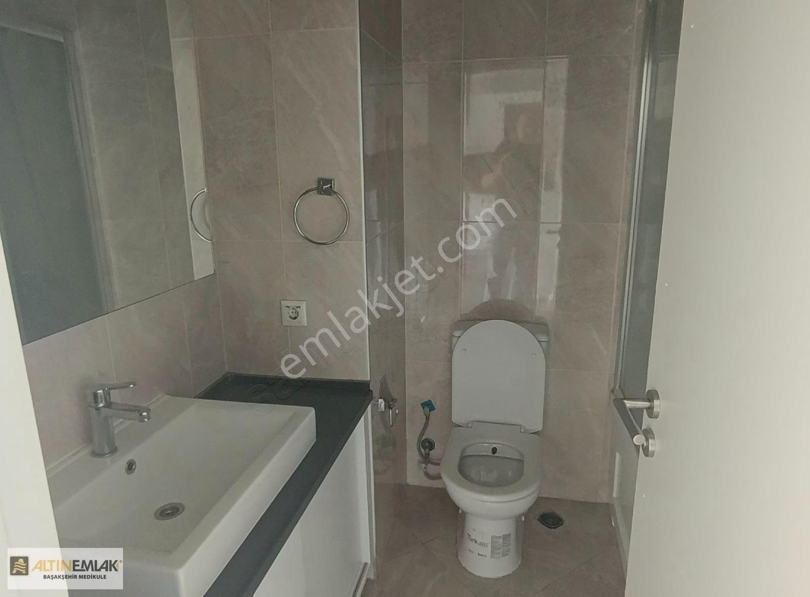 Emlak Konut Başakşehir Evleri Kiralık 1+1 Boş
