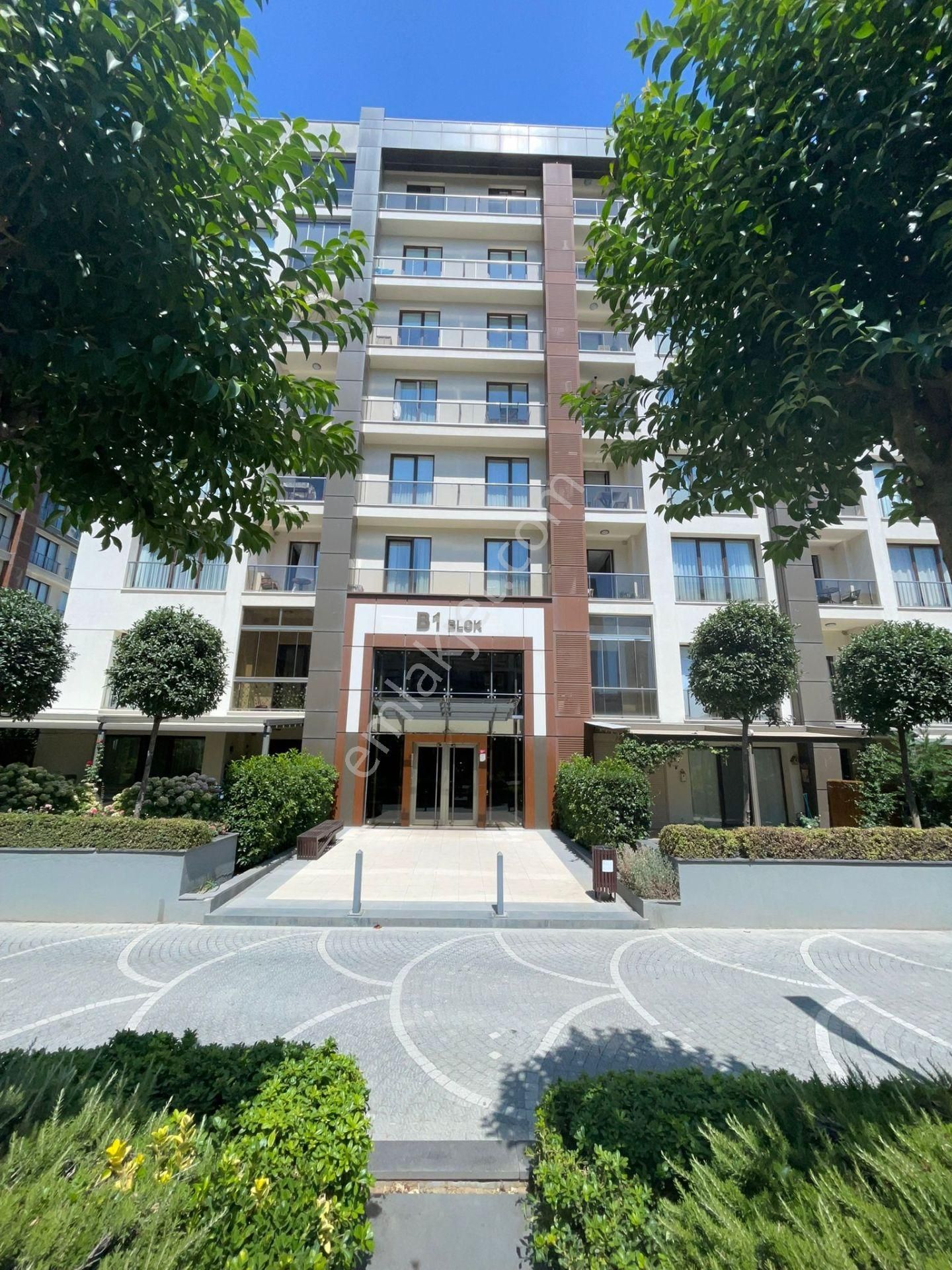 İstanbul Beylikdüzü Kalekent Sitesi 1. Etap 3+1 153 M2 Harika Bir Daire Eşyasız Kiralıktır.🎯