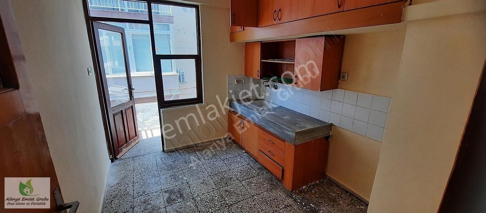 75.kapalı Spor Salon Mevki 5 Katlı Binada 4.kat 3+1 Asansör Yok