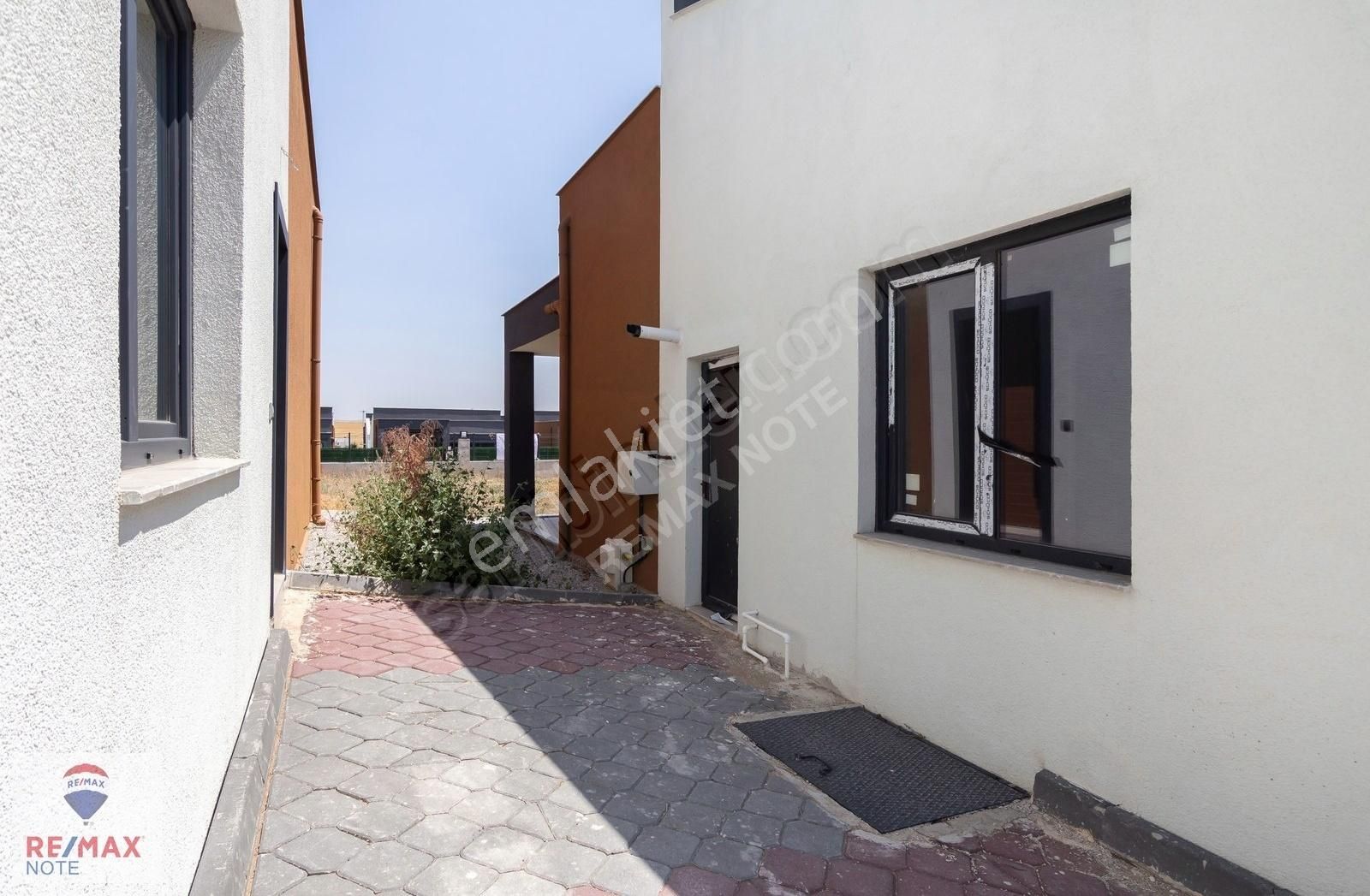 Temelli Villa Rosso'da Satılık Villa