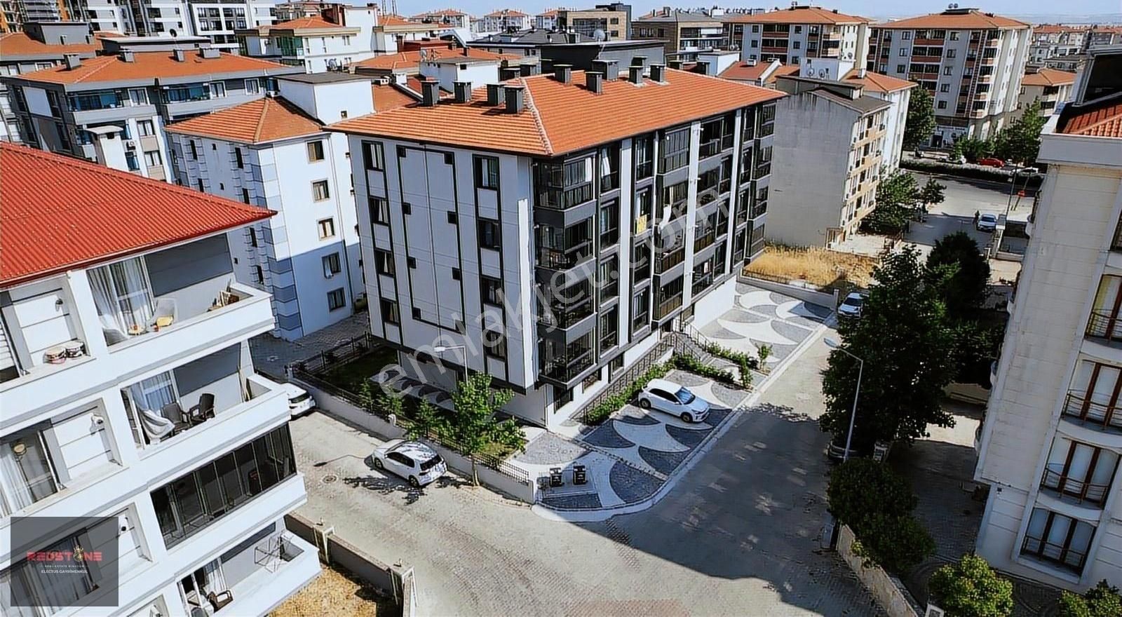 Redstone'dan Alipaşada Full Eşyalı Yerden Isıtmalı 1+1 Daire