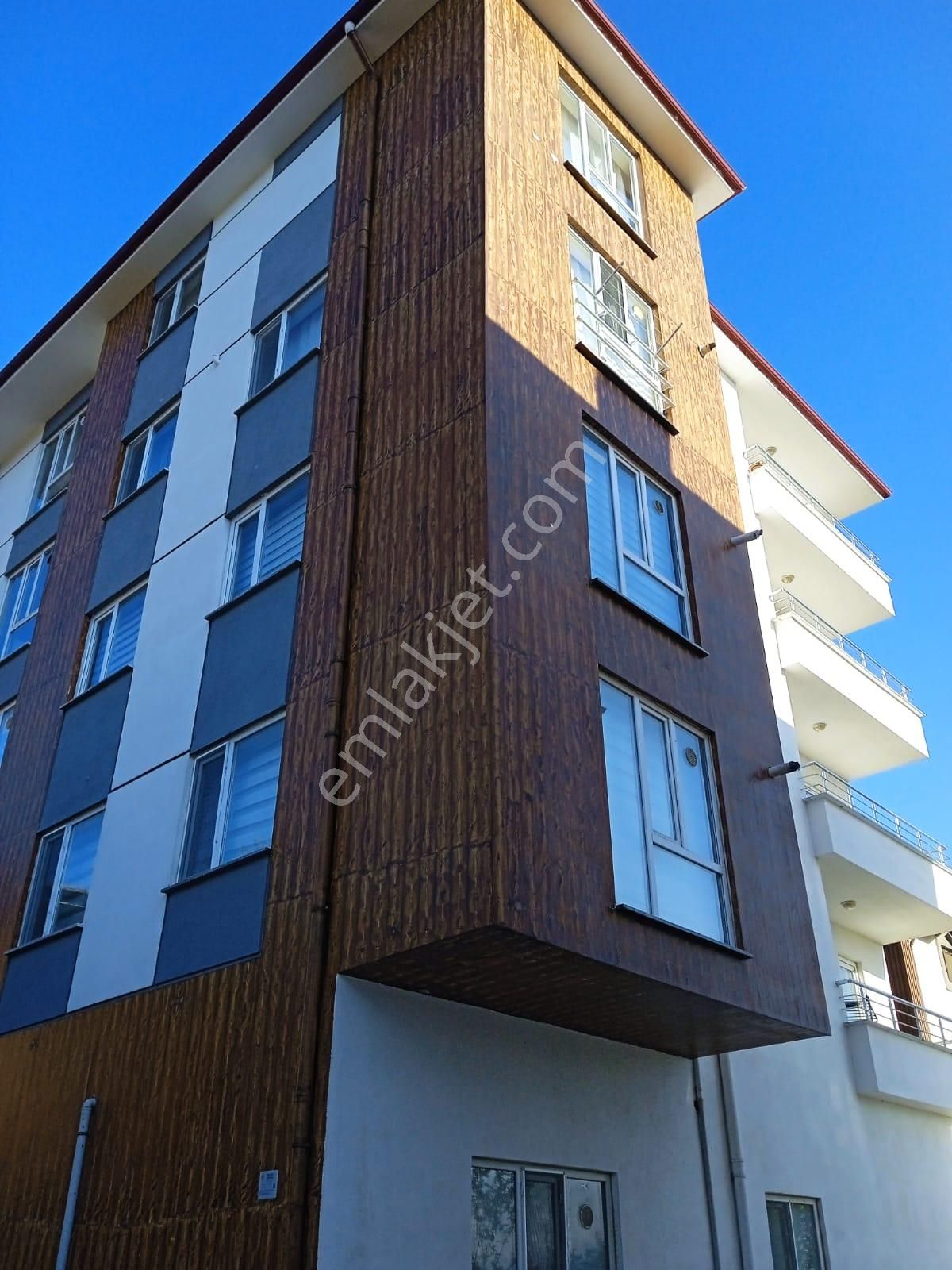 Üniversiteye Yürüme Mesafesinde Ara Kat Eşyalı 1+1