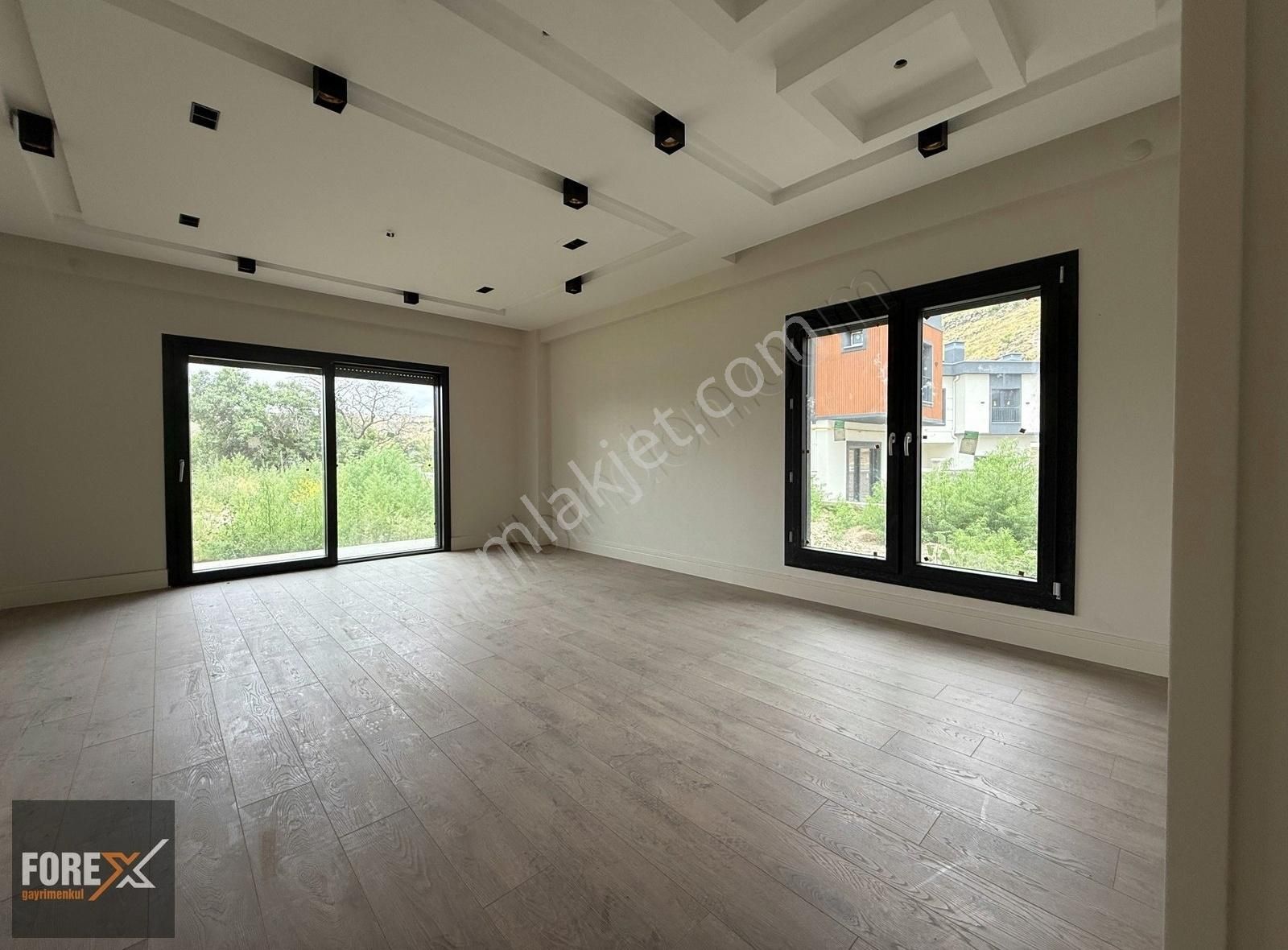 Eğribucakta Oturmaya Hazır Satılık 4,5+1 Lüks Villa