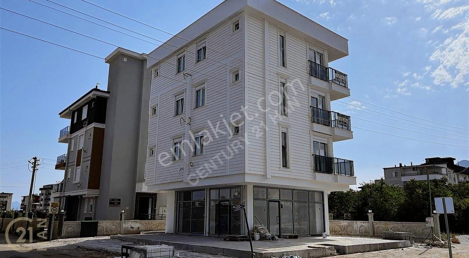 Döşemealtı Yeniköy 3.kat Satılık 1+1 Sıfır Daire