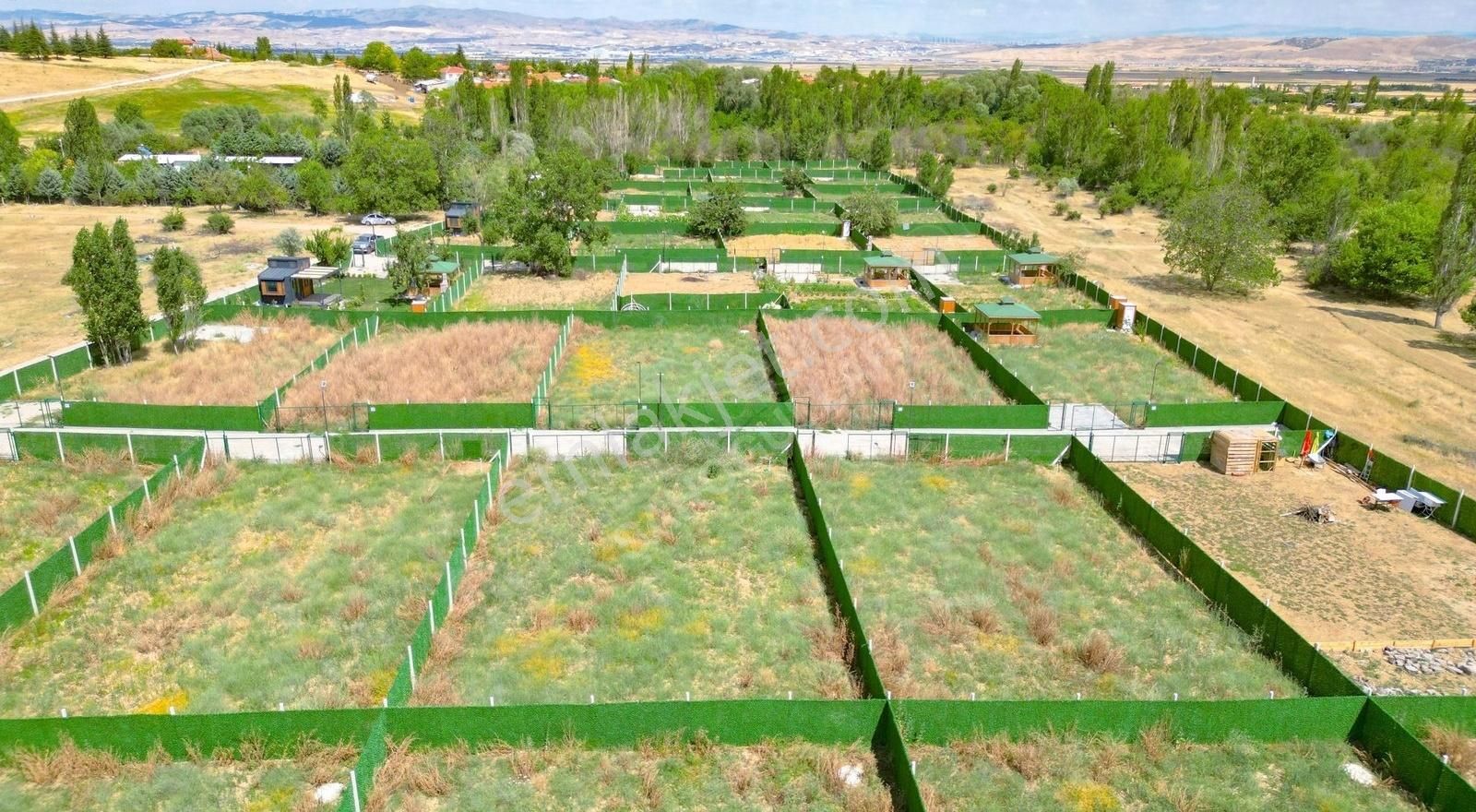 Yenikent İlyakut'ta Ayaş Yoluna 300 M Mesafede Satılık Bahçe