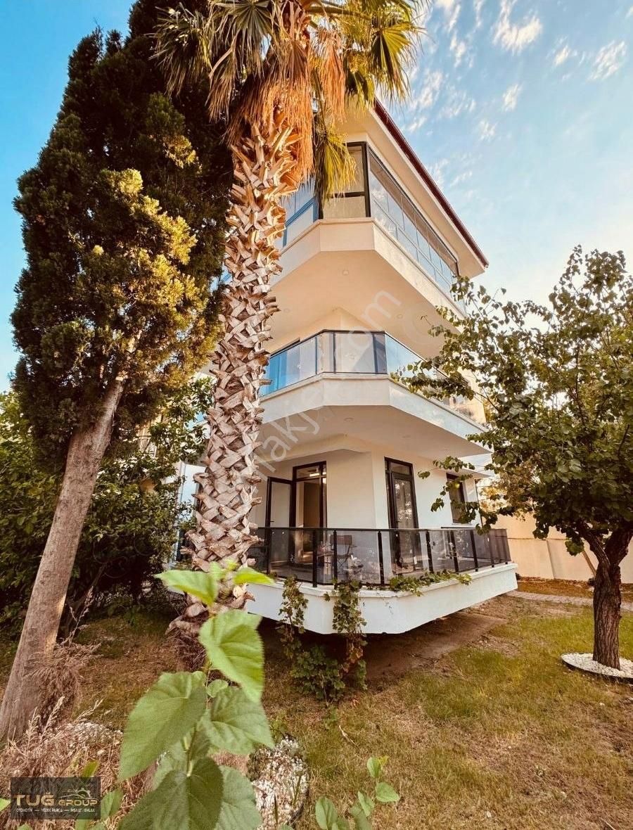 Takasa Açık!!! Belek'te Tripleks Satılık Villa