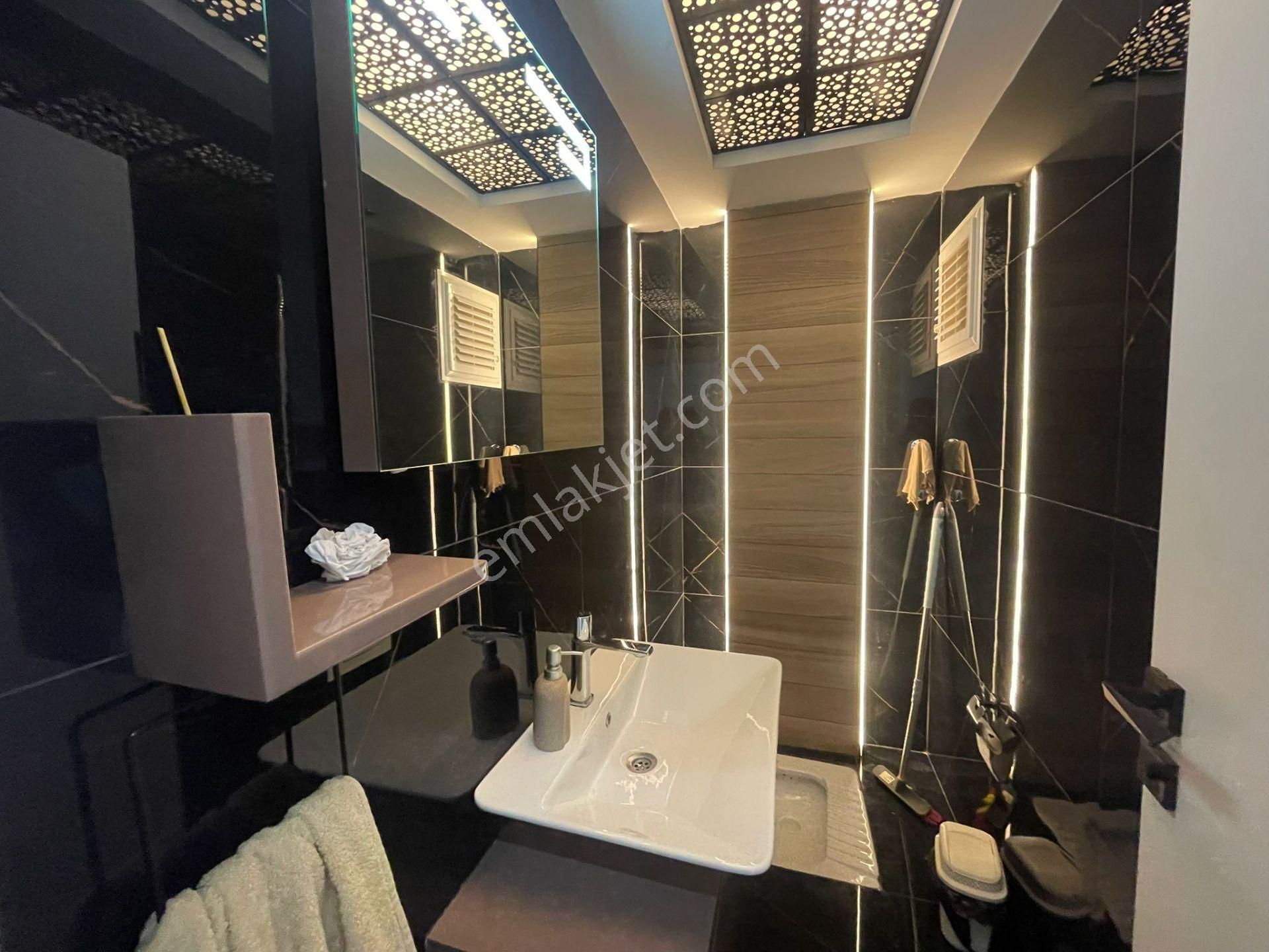 1.katta İskanlı İçi Full Yapılı Site İçinde Cadde Üstü 150m2 Daire