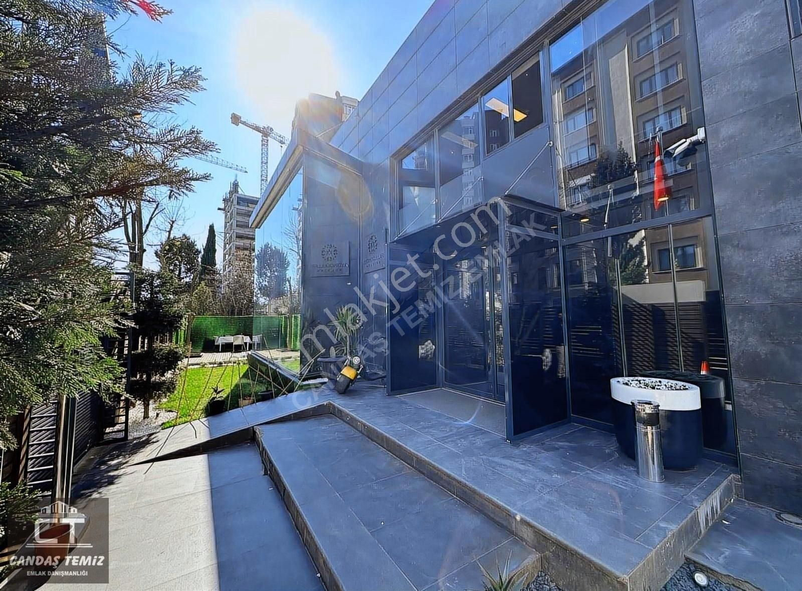 Candaş Temiz'den Kordonboyu Sahil'de Kiralık Plaza/tek Yetki
