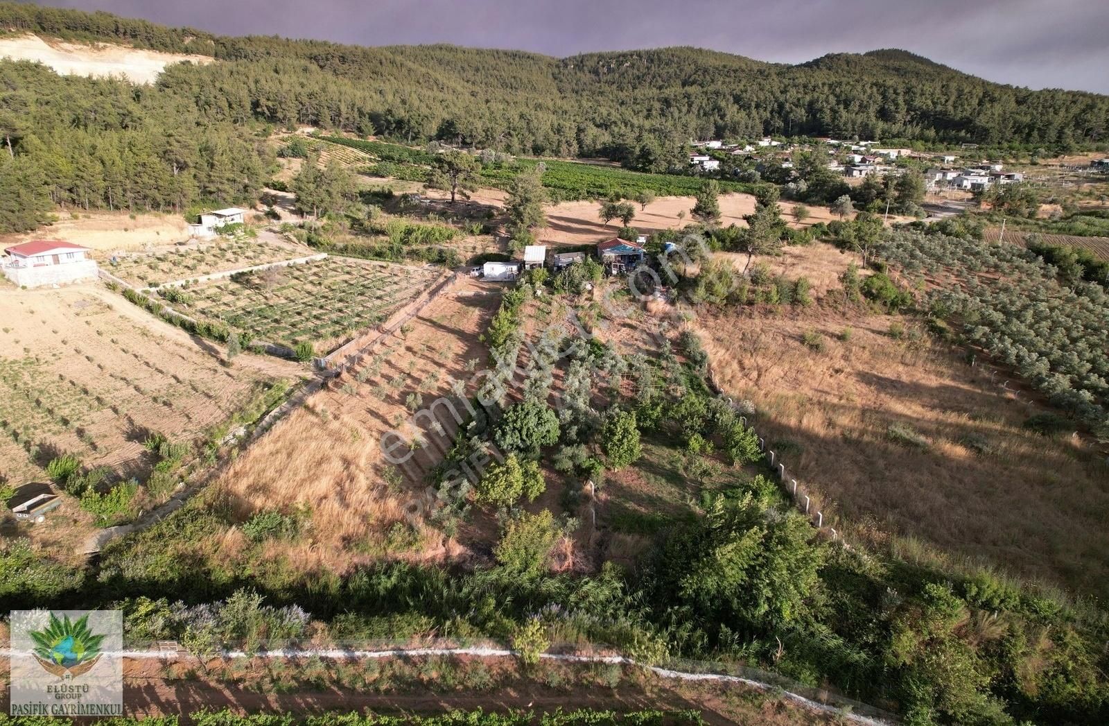 Pasifikten Menderes Yeniköyde 2 Adet Evi Olan 1457 M² Arazi - Görsel 4