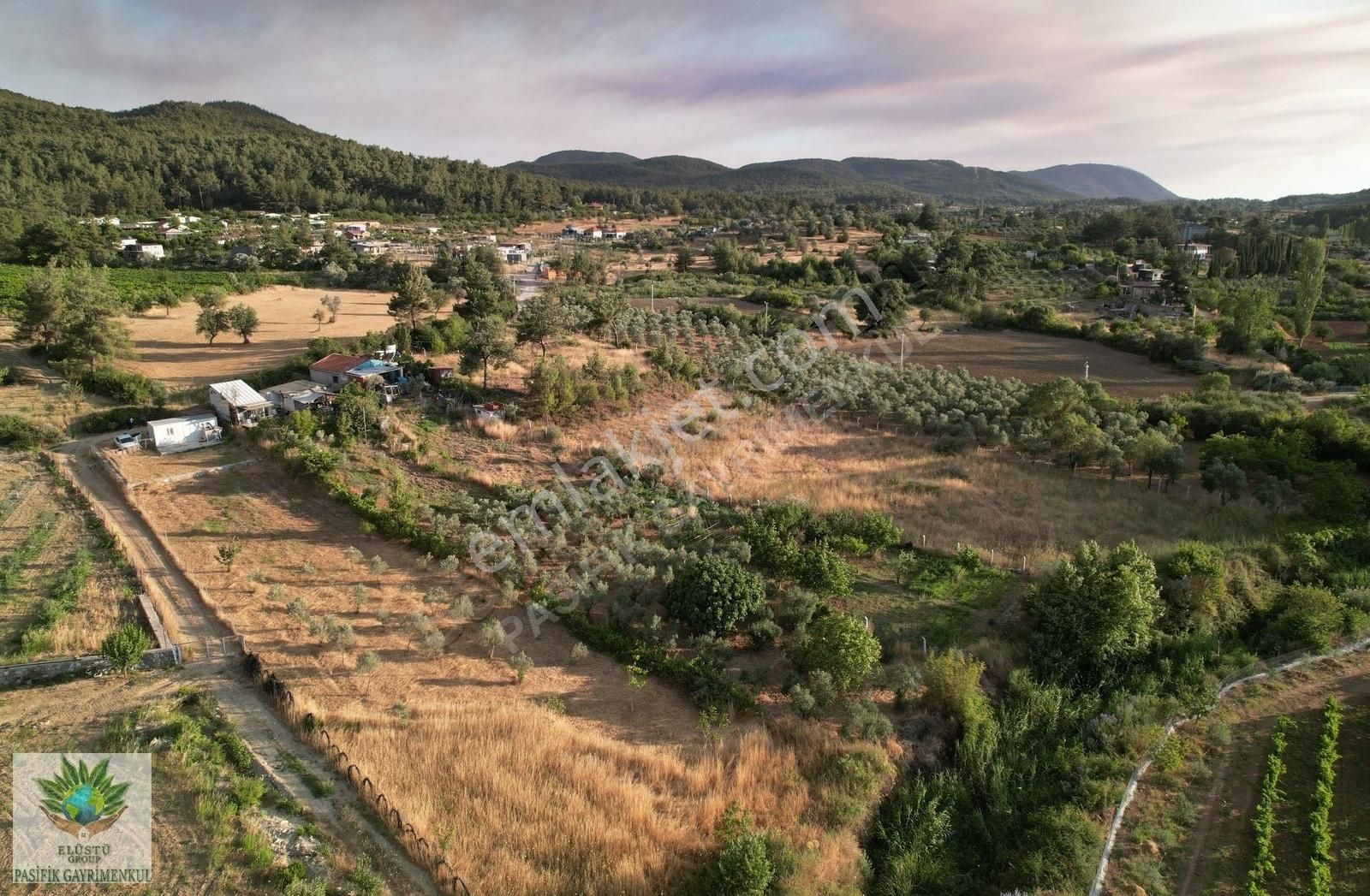 Pasifikten Menderes Yeniköyde 2 Adet Evi Olan 1457 M² Arazi - Görsel 16