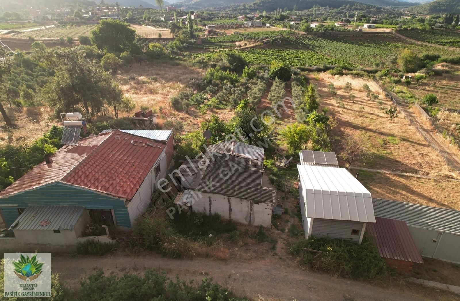 Pasifikten Menderes Yeniköyde 2 Adet Evi Olan 1457 M² Arazi - Görsel 7