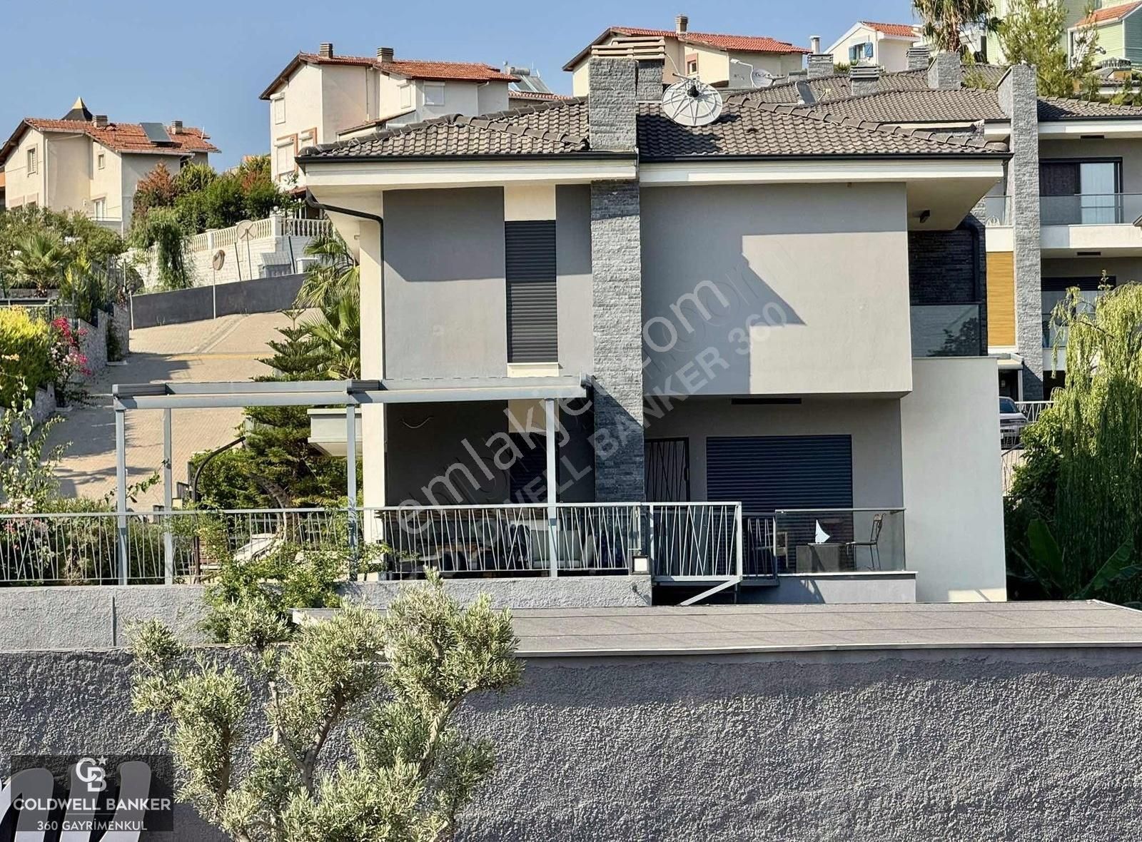 İzmir Güzelbahçe'de Site İçerisinde Satılık Villa