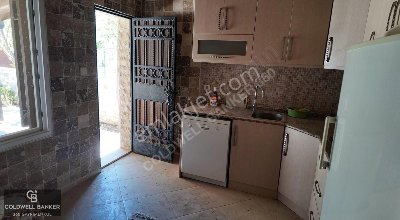 Urla Çeşmealtı'nda Denizin Tam Karşısnda Satılık Müstakil Villa - Görsel 3