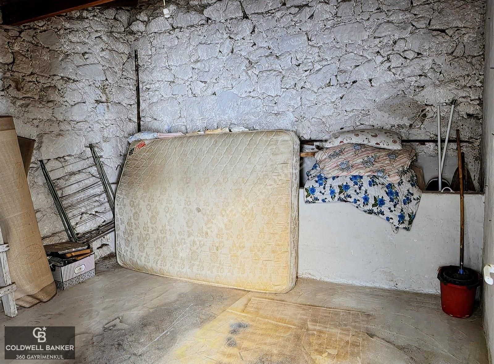 Alaçatı Çarşının Kalbinde Yatırımlık Taşınmaz! - Görsel 11