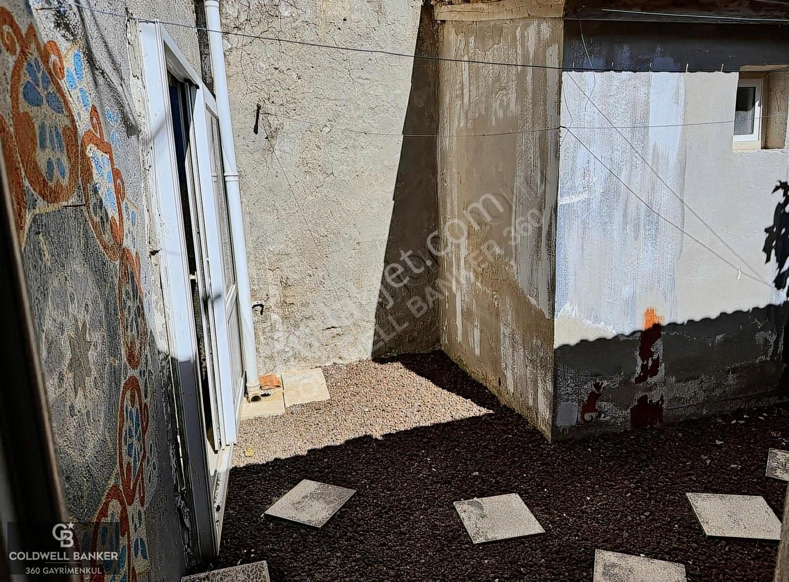 Alaçatı Çarşının Kalbinde Yatırımlık Taşınmaz! - Görsel 14