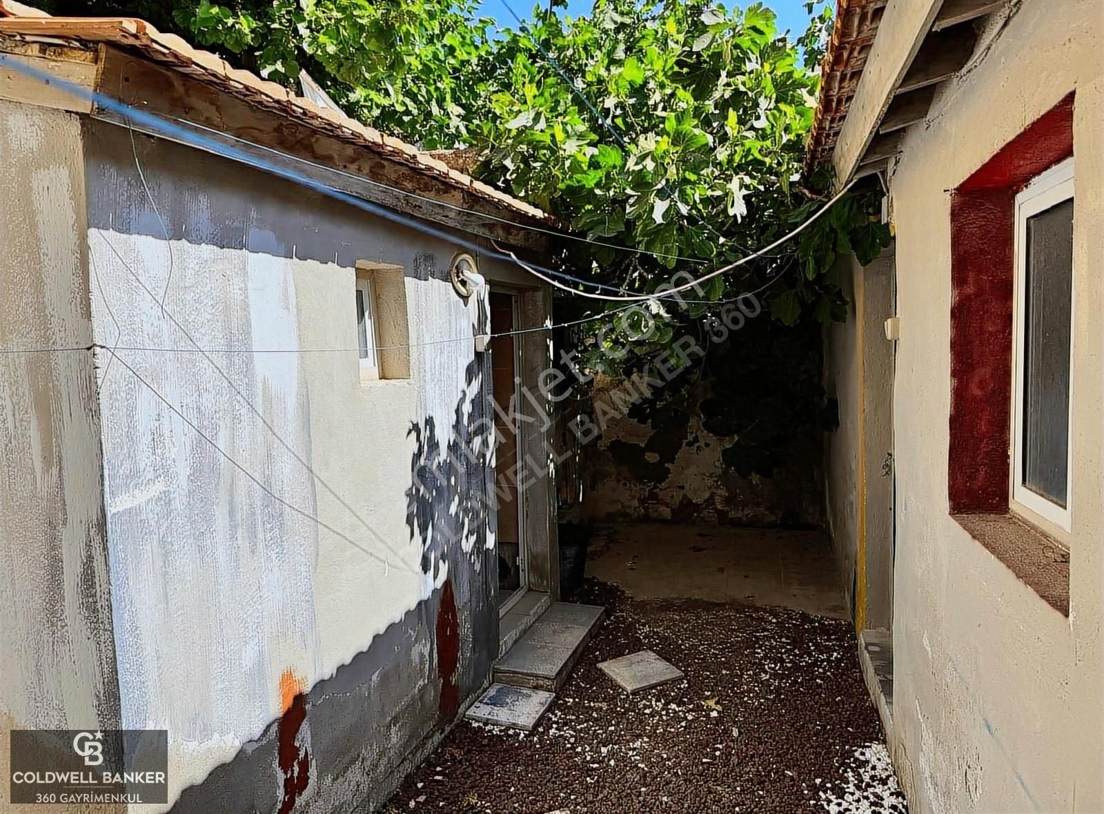 Alaçatı Çarşının Kalbinde Yatırımlık Taşınmaz! - Görsel 4