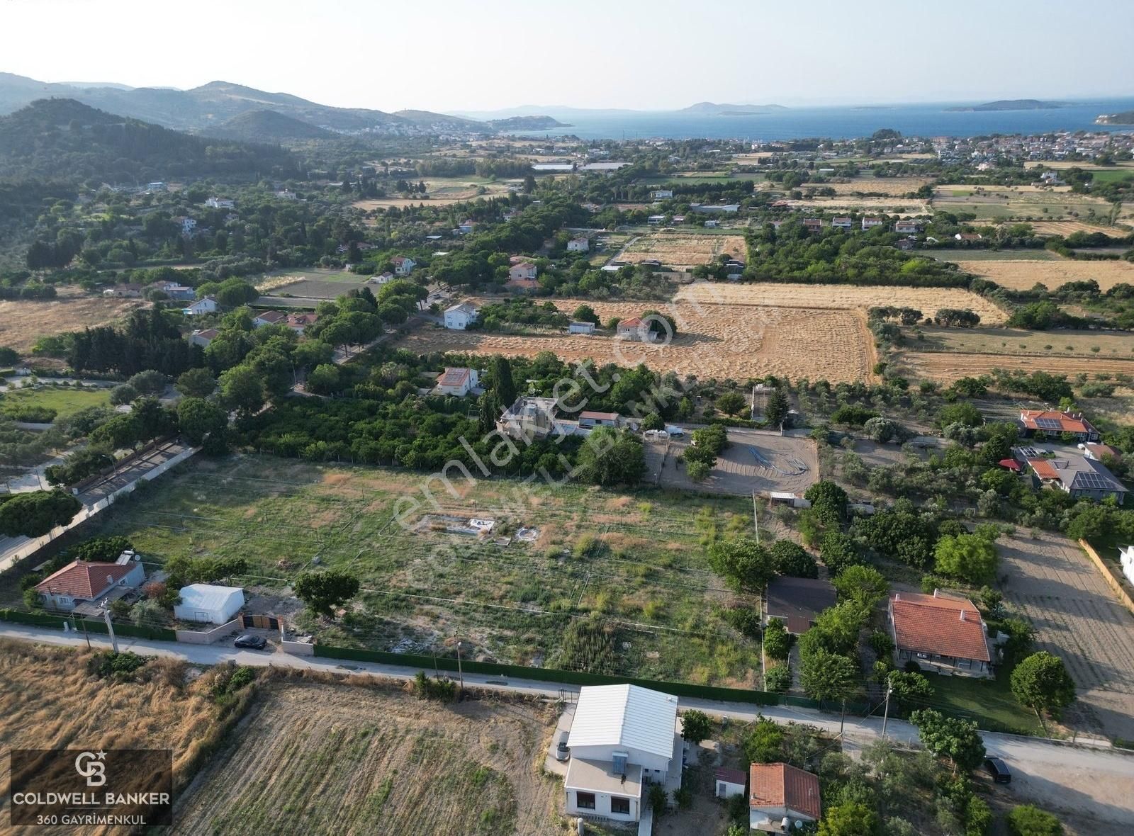 Urla İskelede Denize Yakın, Ağaçlı Yol Üzerinde 9.048 M² Arsa