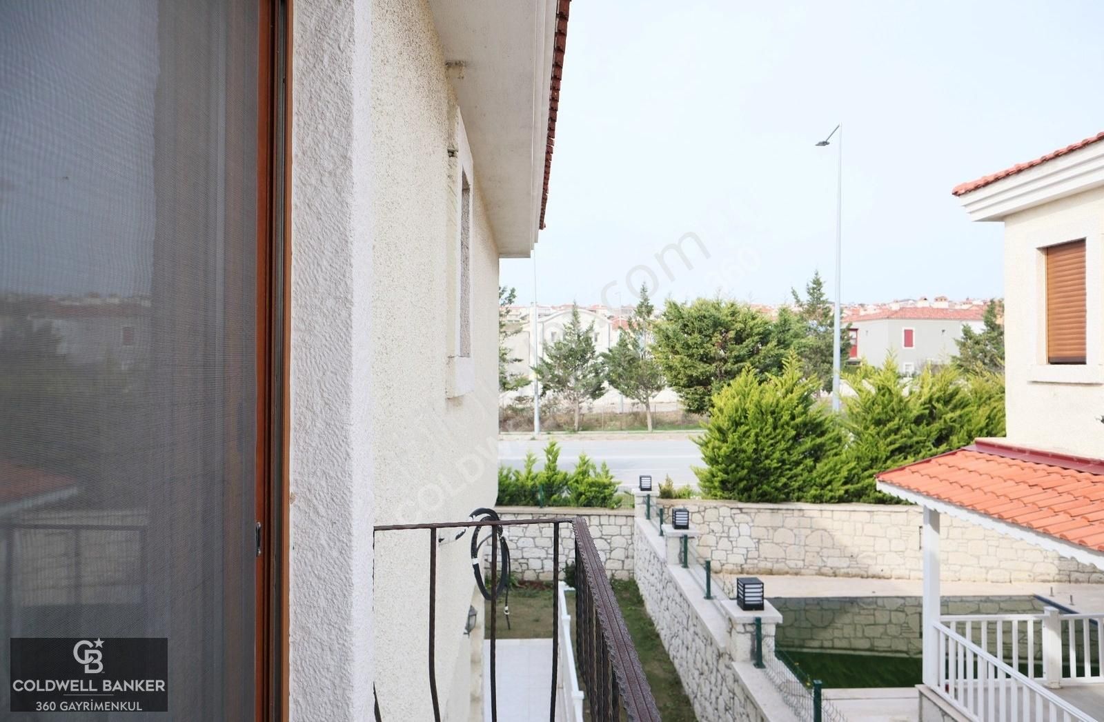 Alaçatıda Müstakil Havuzlu Kiralık Villa
