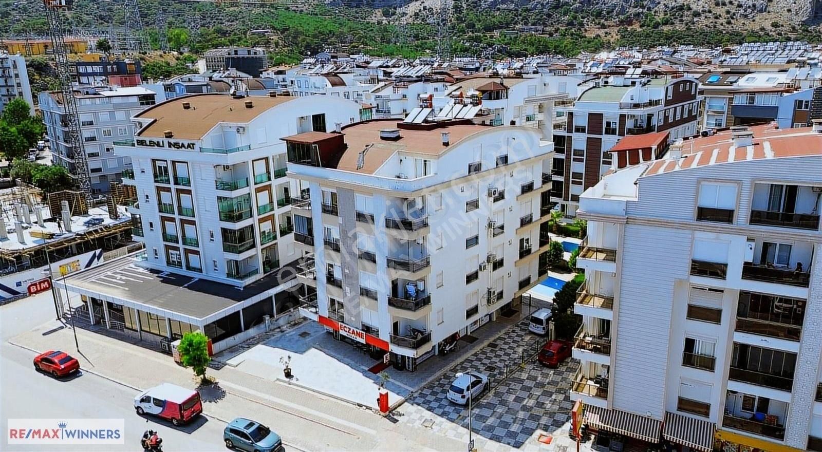 Konyaltı Hurmada Satılık 1+1,hastane Karşısı Yola Cephe,havuzlu