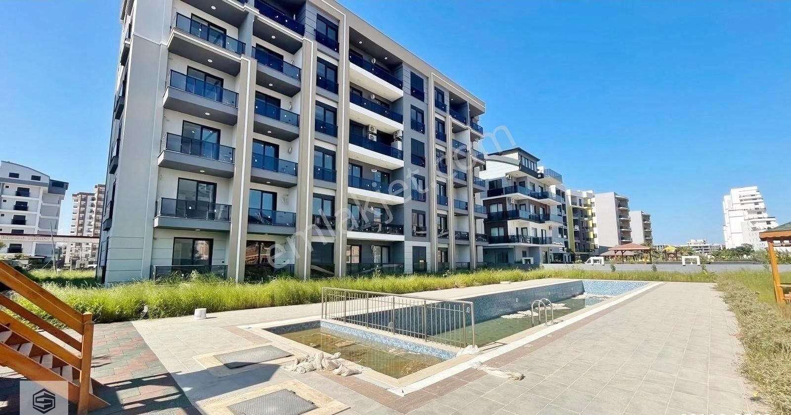 Aksu Altıntaş Havuzlu Site'de 1+1 Lüx Bahçe Katı