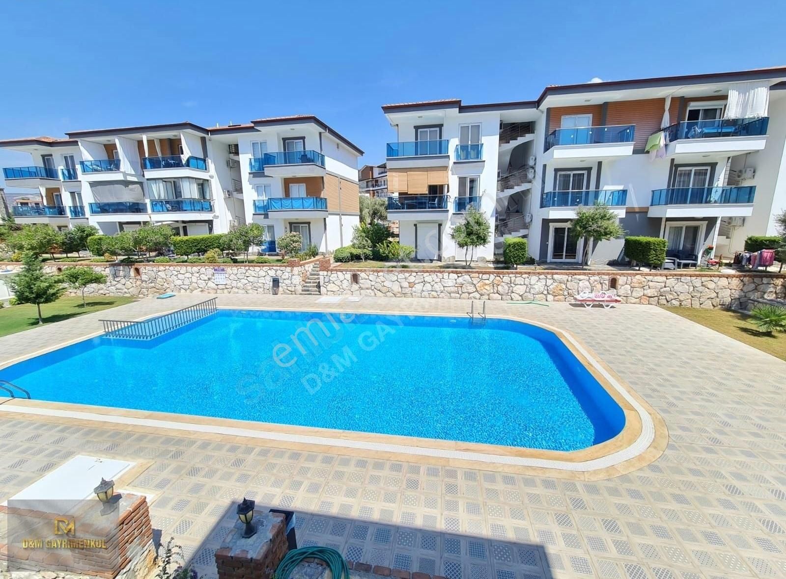 Akbuk Merkezde Butik Sıtede Fulesyalı Havuzlu Acil Satlık Daire