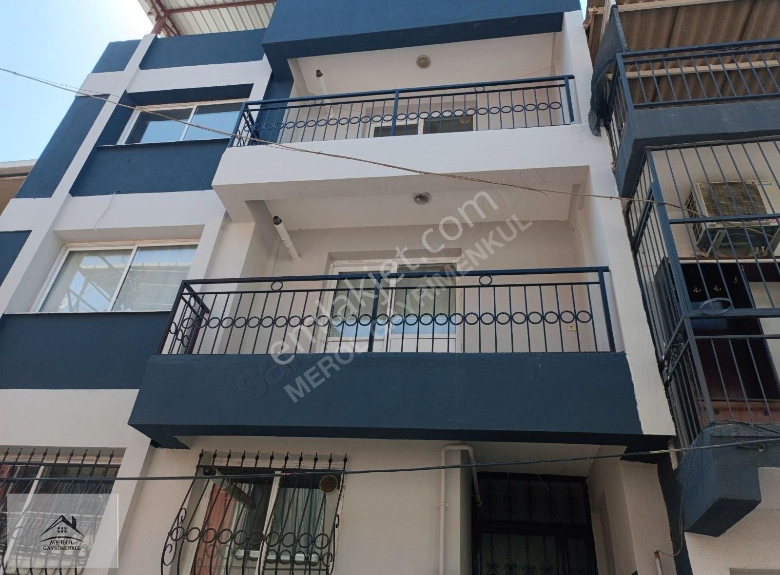 Bayraklı Tepekulede Kat Mülkiyetli 3 Katlı Müstakil Bina