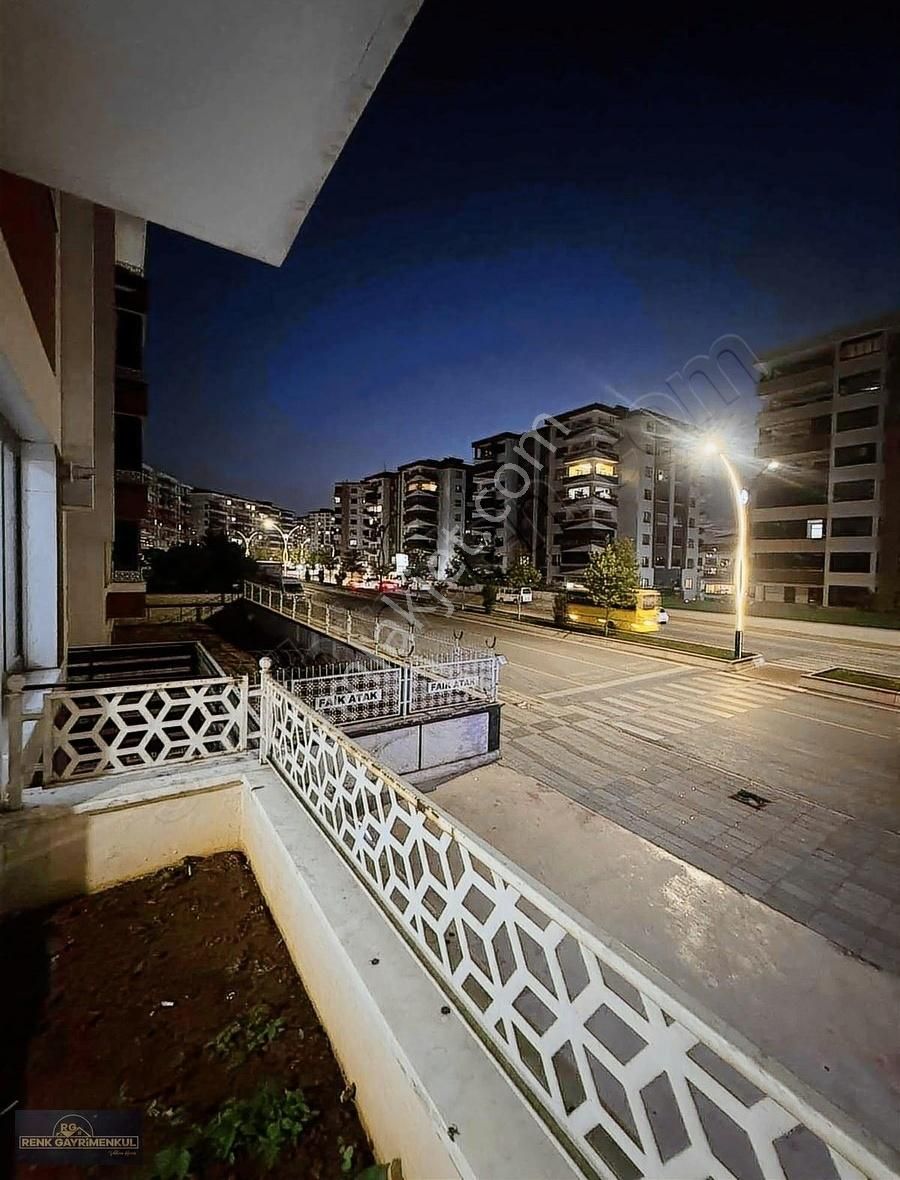 R E N K Ten Ana Cadde Üzeri 3.5+1 Bakımlı Geniş Daire - Görsel 3