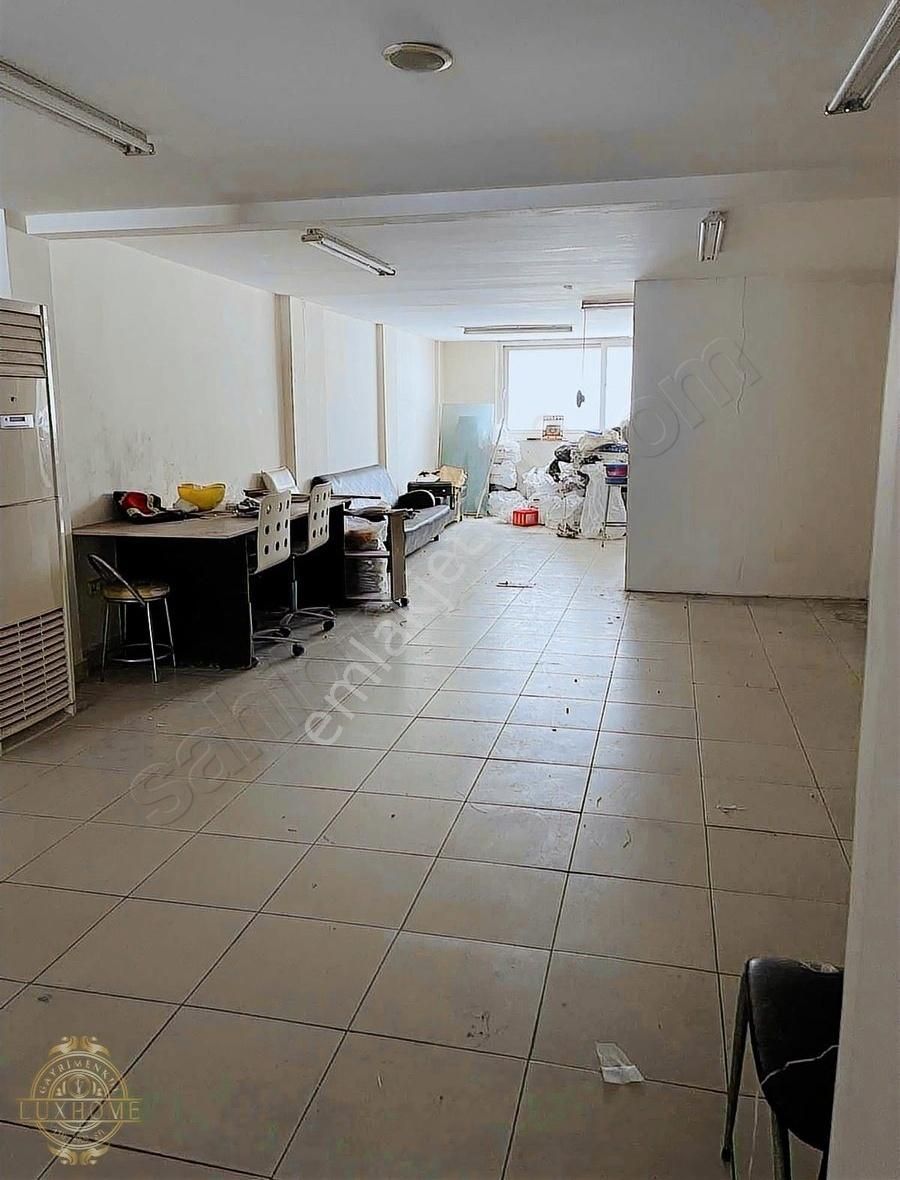 Nişantaşı Kodoman Sokak'ta Çok Amaçlı Kiralık Mağaza Dükkan