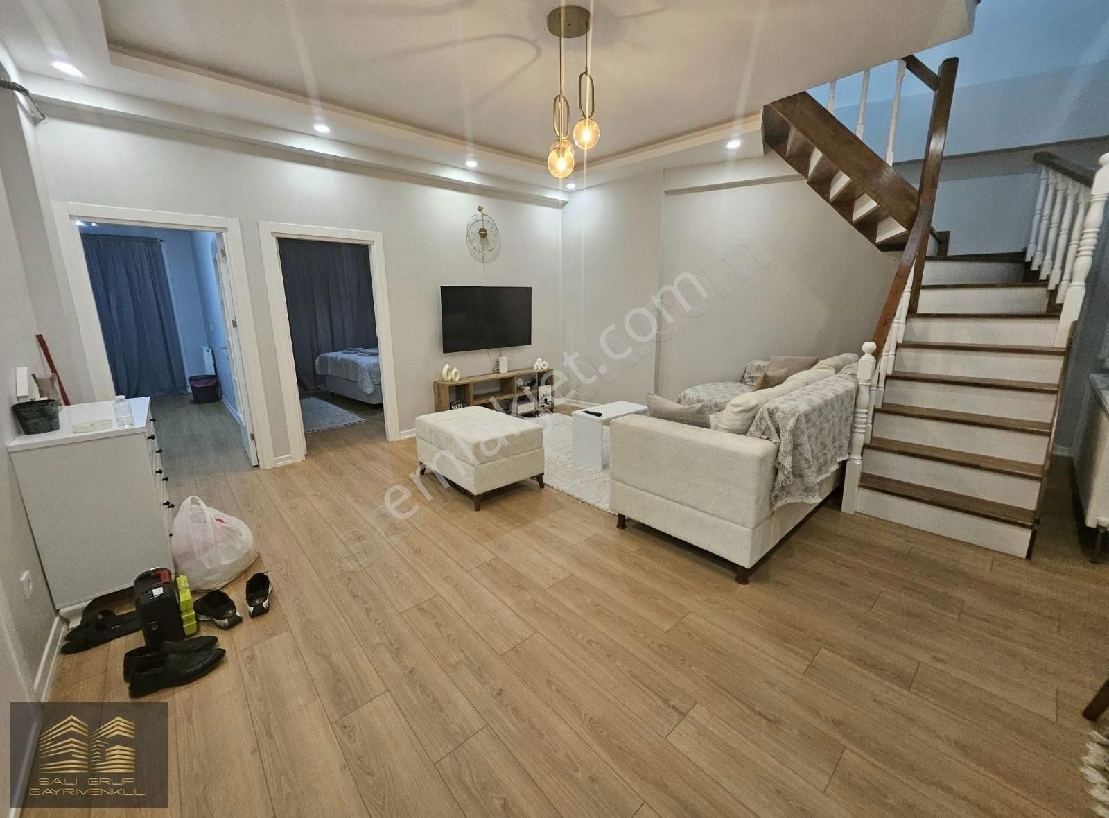 Sütlüce'de Haliç Manzaralı 3+1 109 M2 Ful Eşyalı Kiralık Dubleks