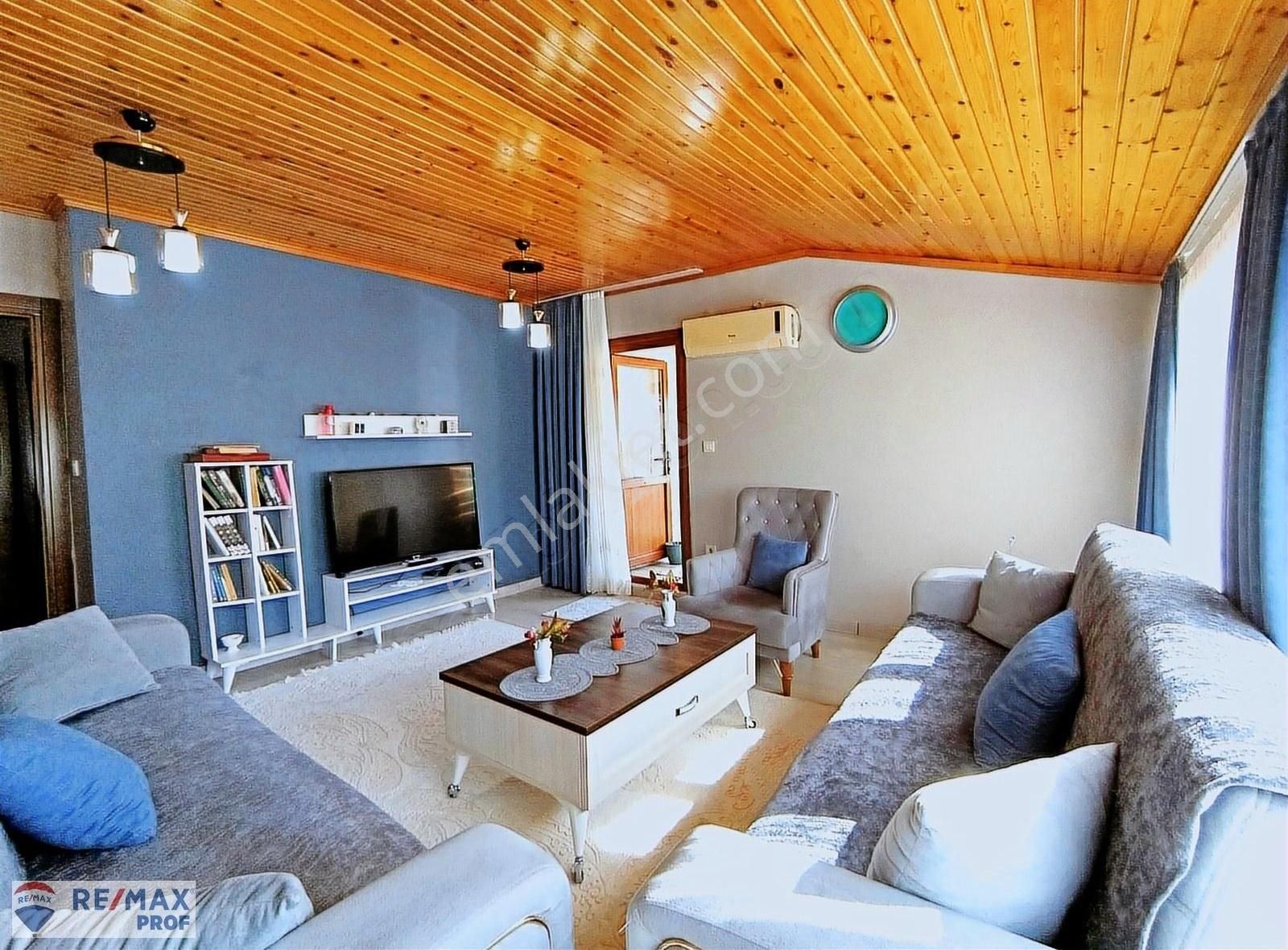 Re/max Prof Metin Avcı'dan Meclis Mah. Metro Yanı 6+2 Satılık