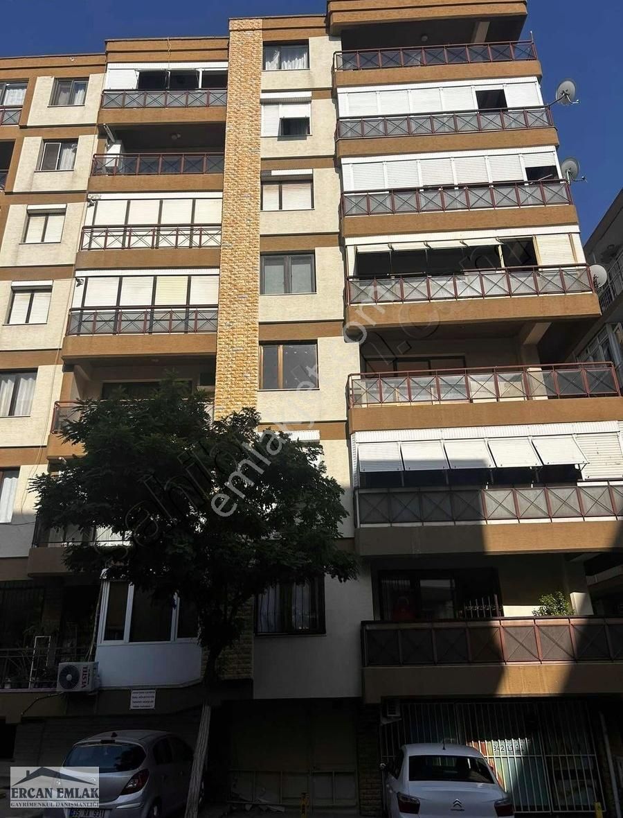 Bornova Erzene'de 4+1 Doğalgazlı Ara Kat Kiralık Daire