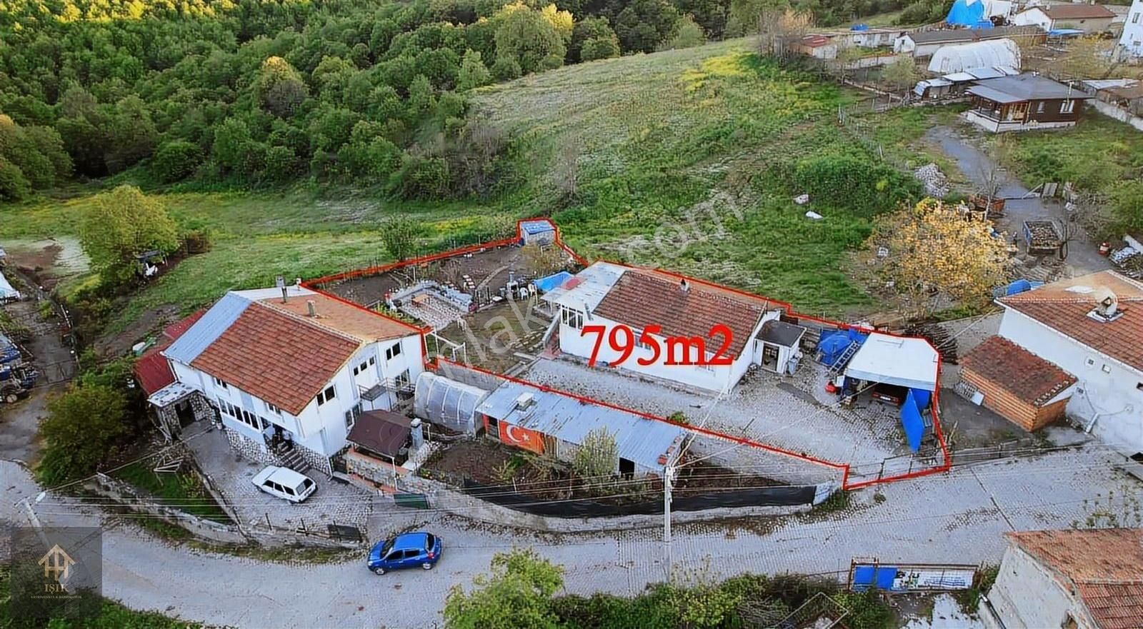 İlimtepe Belen Köyü Merkezinde Satılık İmarlı Köşe Arsa & Bina