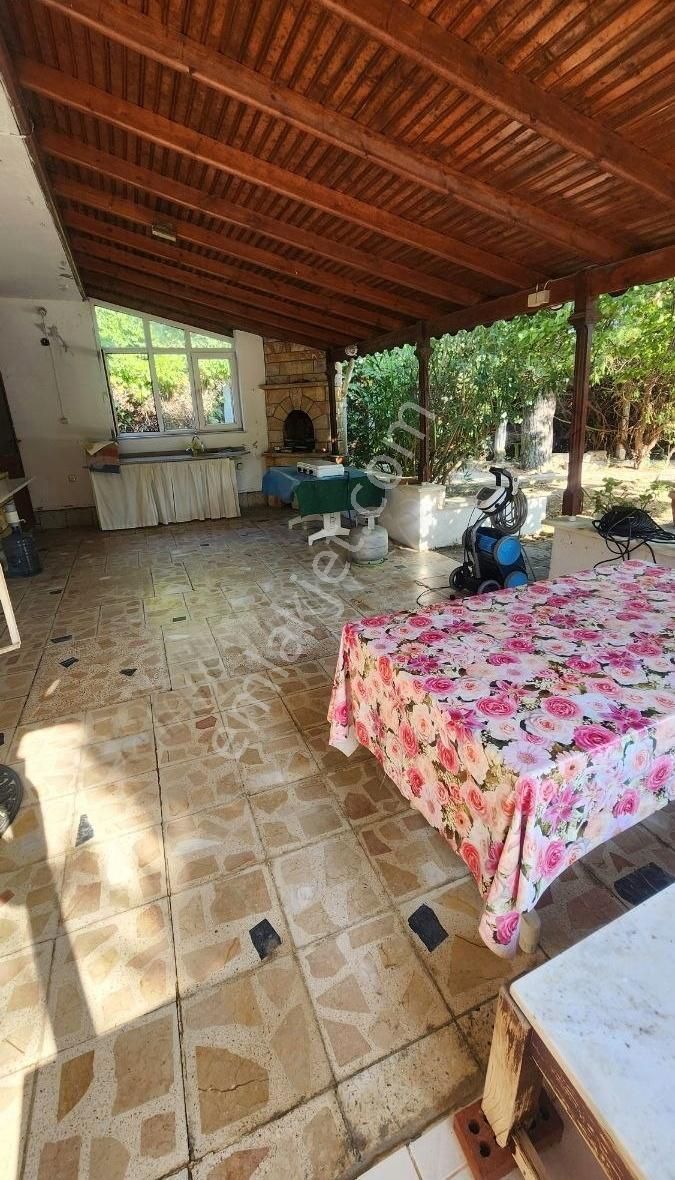 1796 Metre Kare Arazi İçinde Yüzme Havuzlu Bahçeli Villa - Görsel 26