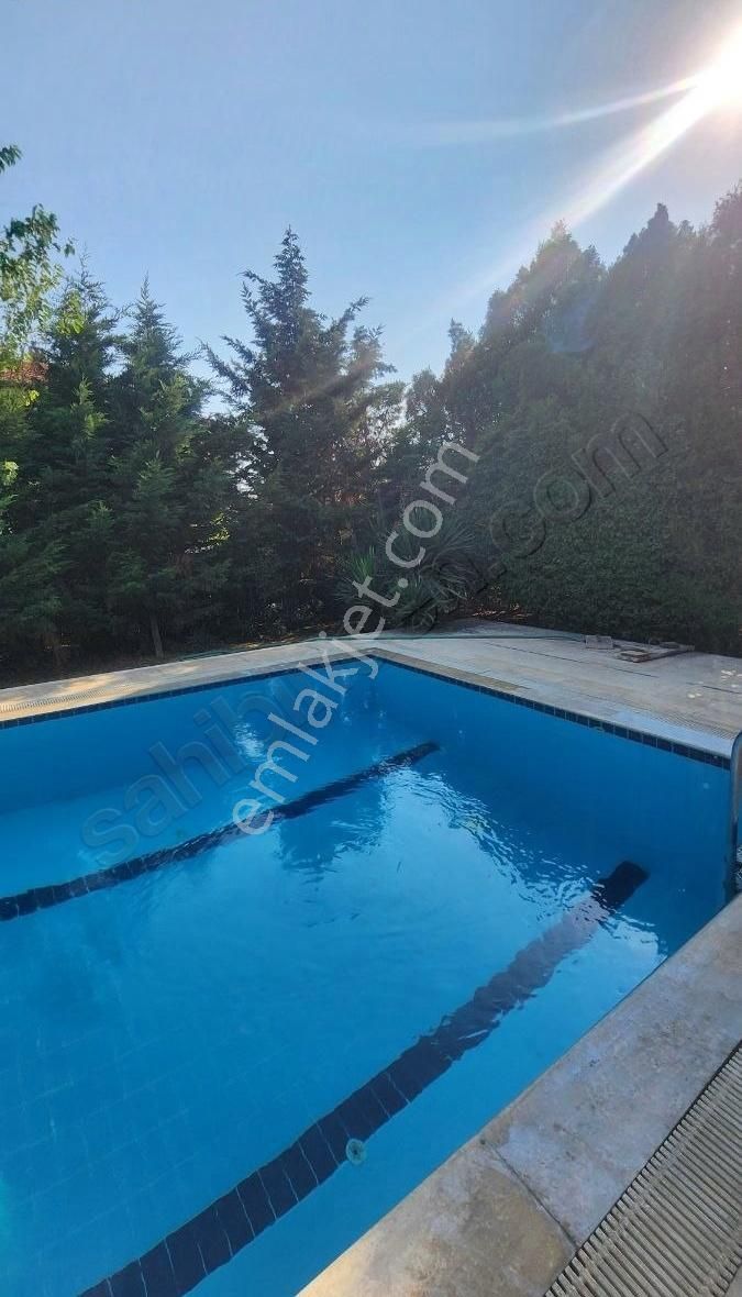 1796 Metre Kare Arazi İçinde Yüzme Havuzlu Bahçeli Villa - Görsel 8