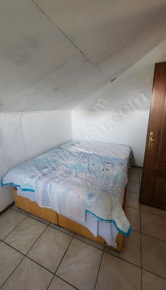 1796 Metre Kare Arazi İçinde Yüzme Havuzlu Bahçeli Villa - Görsel 9