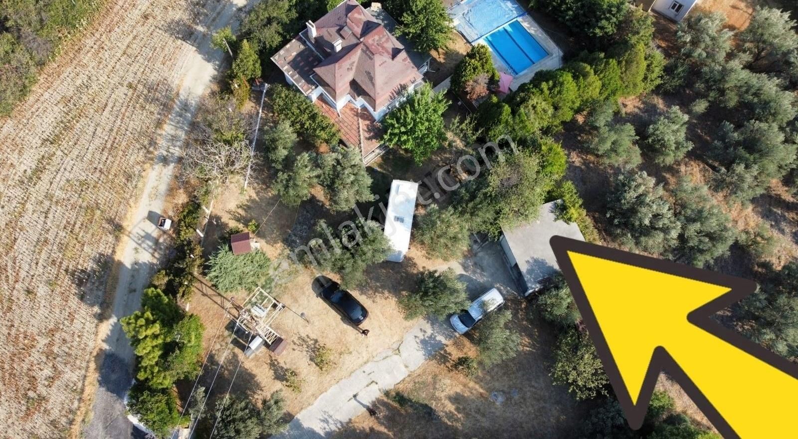 1796 Metre Kare Arazi İçinde Yüzme Havuzlu Bahçeli Villa - Görsel 10