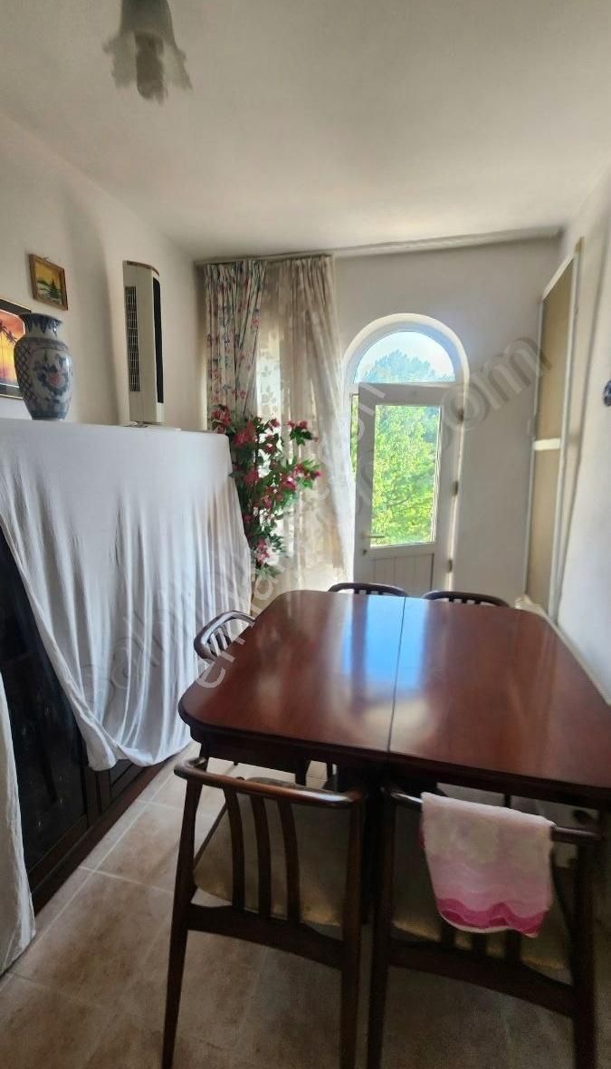 1796 Metre Kare Arazi İçinde Yüzme Havuzlu Bahçeli Villa - Görsel 3