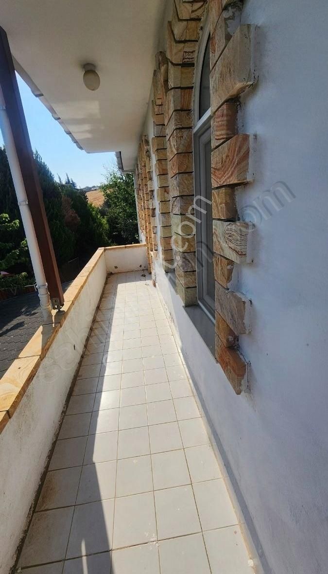 1796 Metre Kare Arazi İçinde Yüzme Havuzlu Bahçeli Villa - Görsel 24