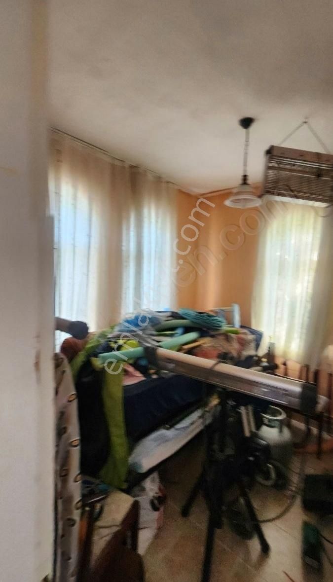 1796 Metre Kare Arazi İçinde Yüzme Havuzlu Bahçeli Villa - Görsel 6