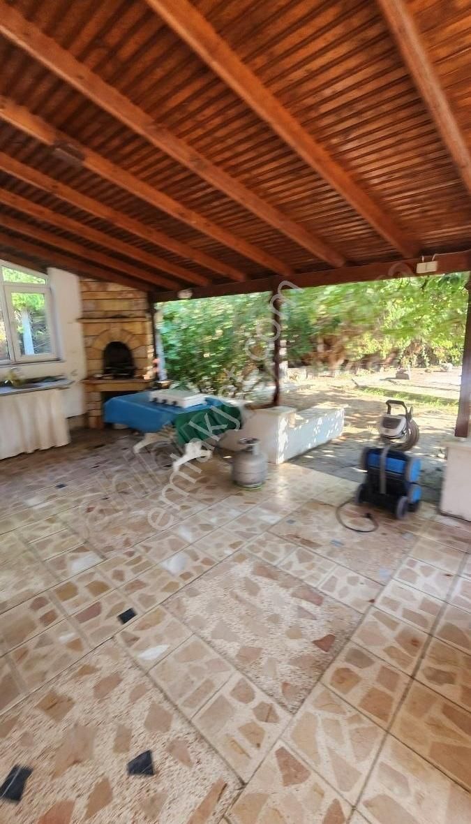 1796 Metre Kare Arazi İçinde Yüzme Havuzlu Bahçeli Villa - Görsel 5