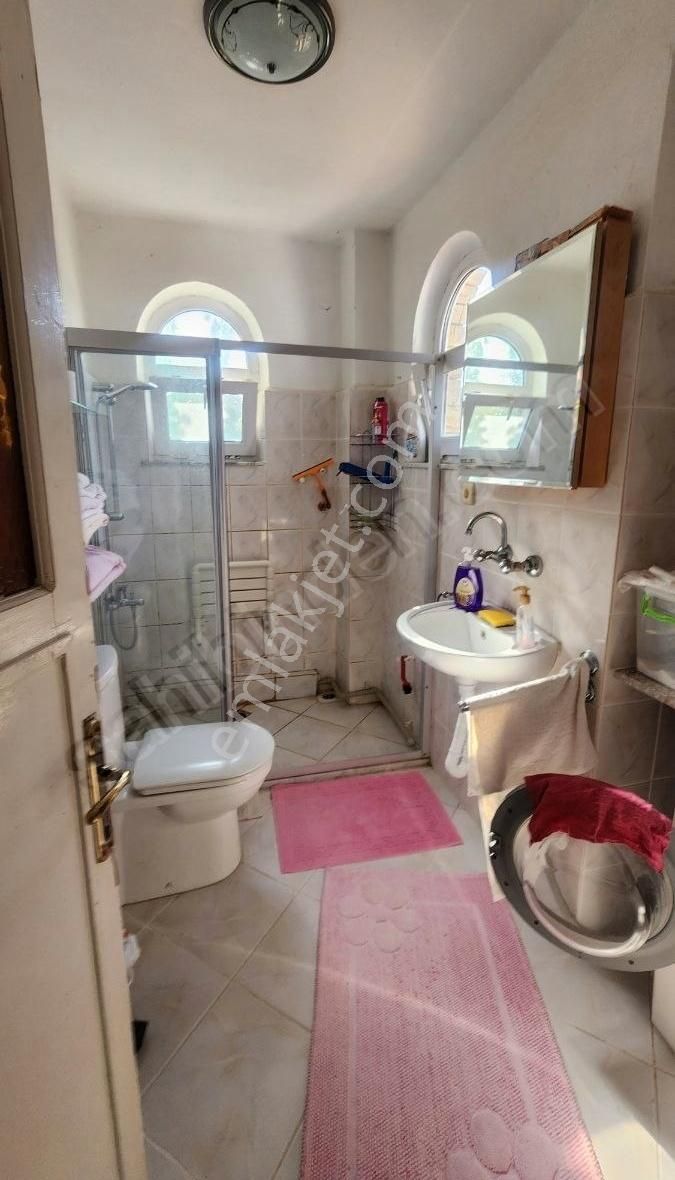 1796 Metre Kare Arazi İçinde Yüzme Havuzlu Bahçeli Villa - Görsel 17