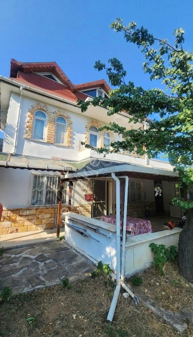 1796 Metre Kare Arazi İçinde Yüzme Havuzlu Bahçeli Villa - Görsel 11