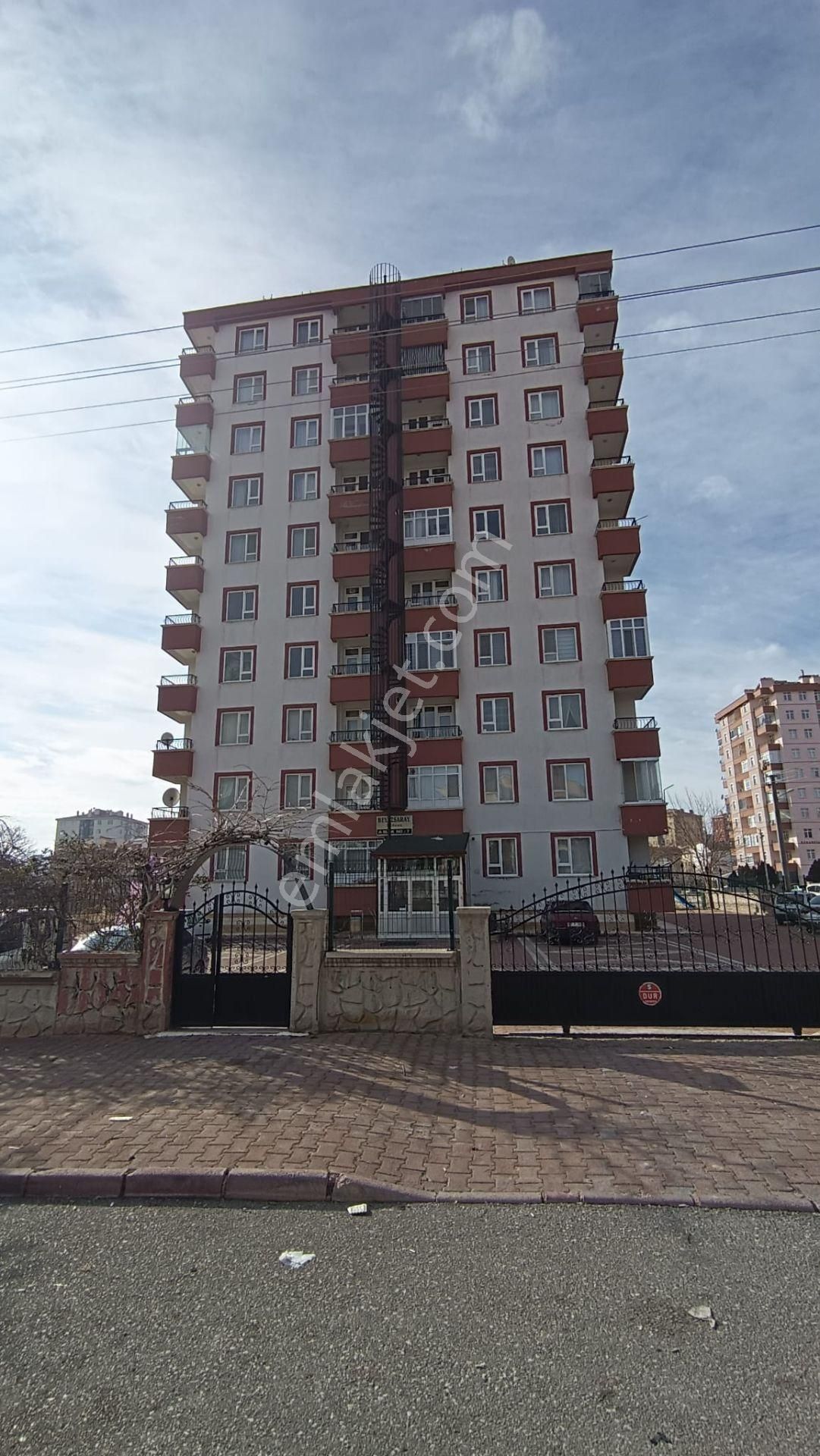 Bosna Hersek Mh Mesaj Cd Üzerinde 3+1 Ara Kat Güney Cephe Satılık Daire