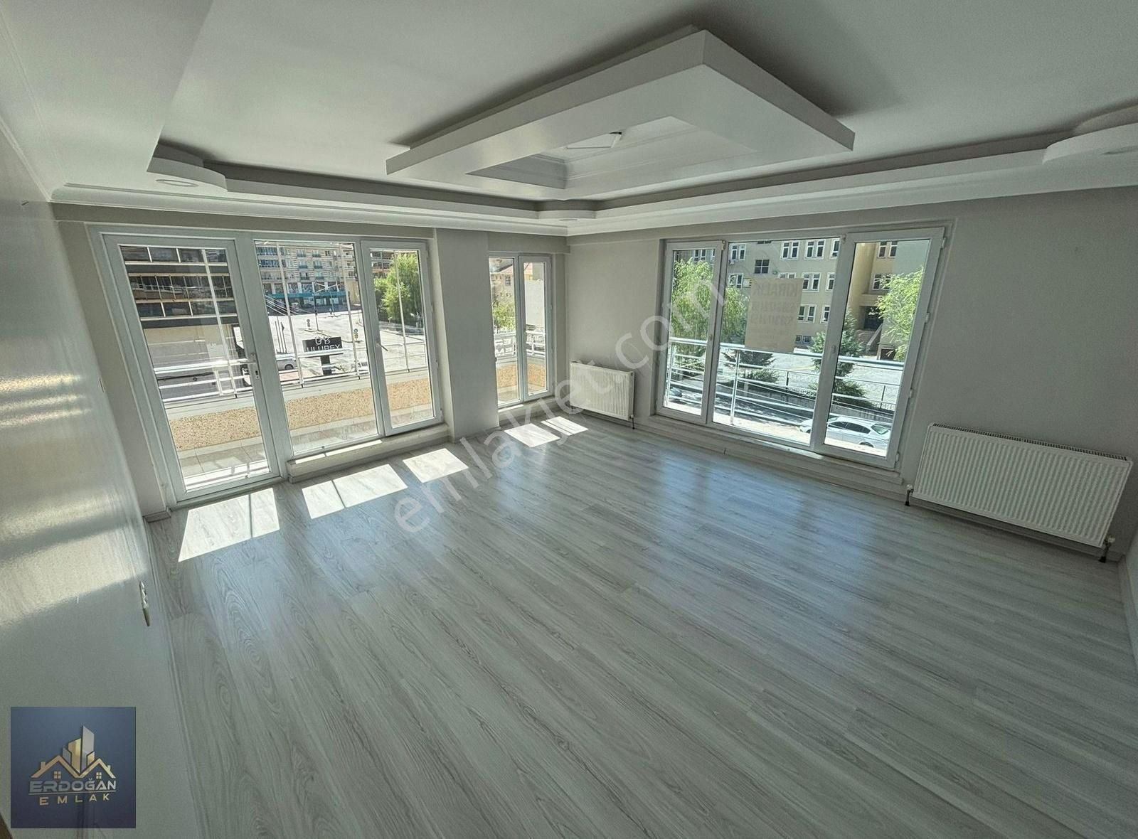 Erdoğan Emlak'tan Park Manzaralı Katta 3+1 Kiralık Daire
