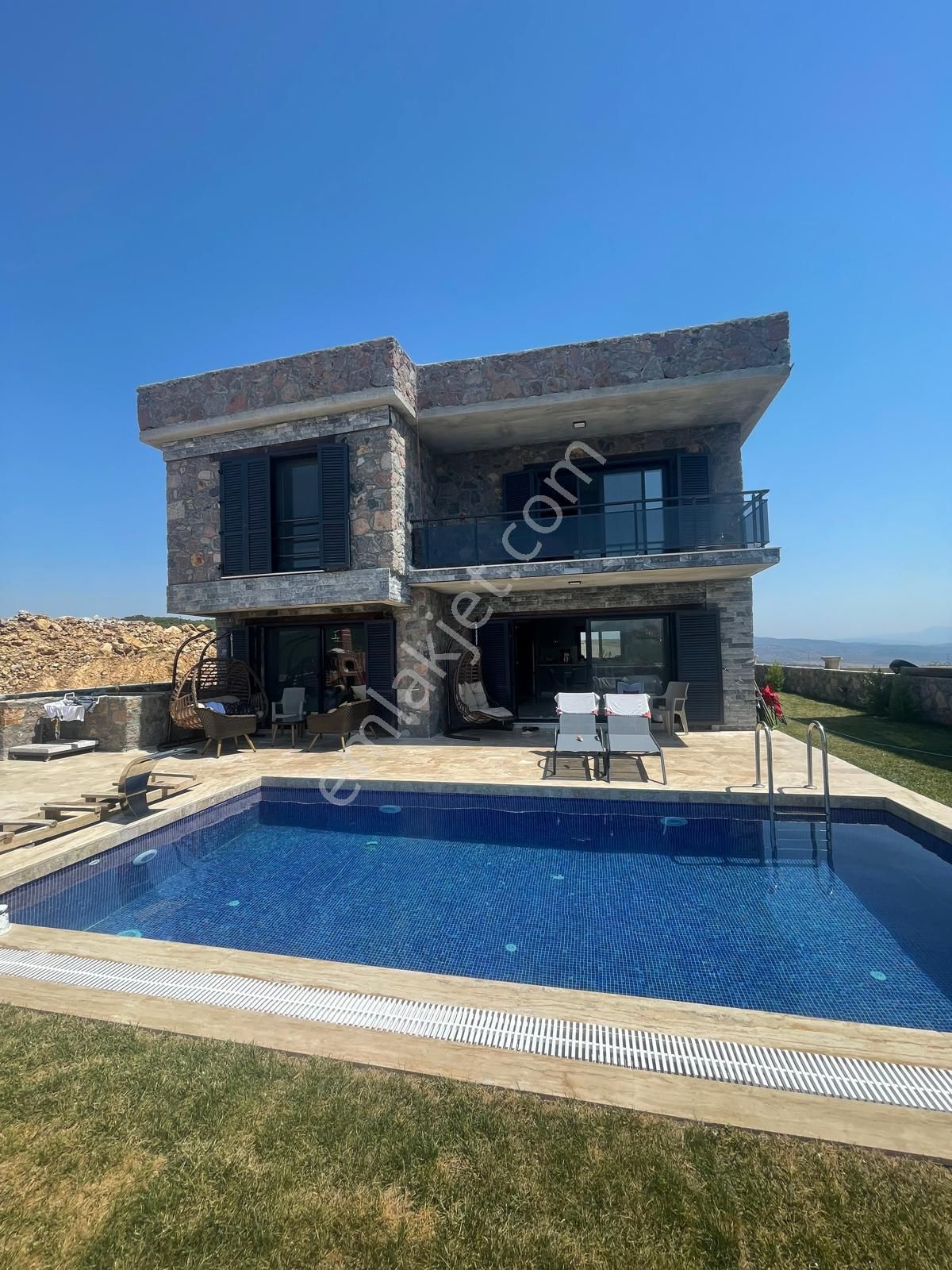 Aliağa Aşağışakran Satılık Trıbleks Havuzlu Villa