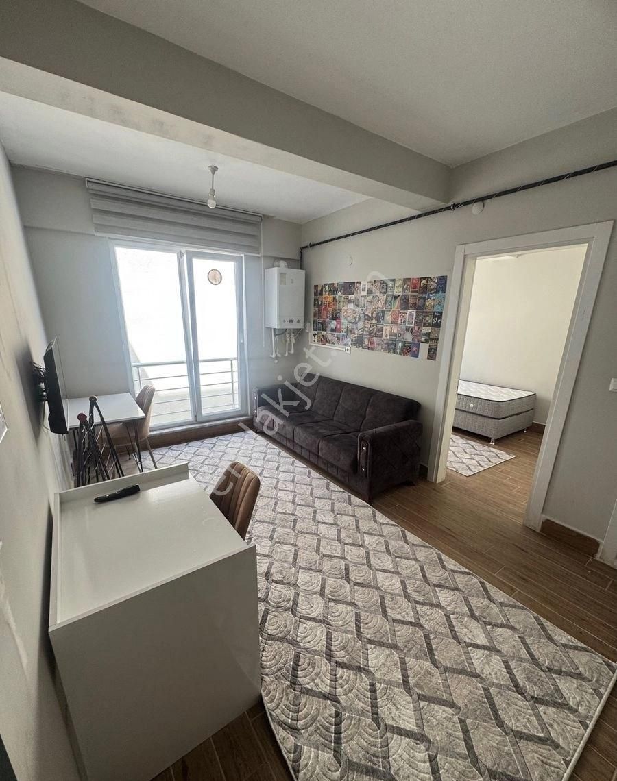 Burdur Merkez Özgür Mahallesinde 1+1 Eşyalı Daire